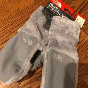 The North Face gray thermal mittens NWT